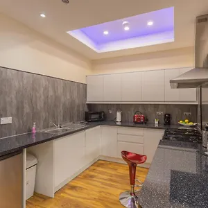 Apartment New 3-bedroom Close To Centre, Edinburgh